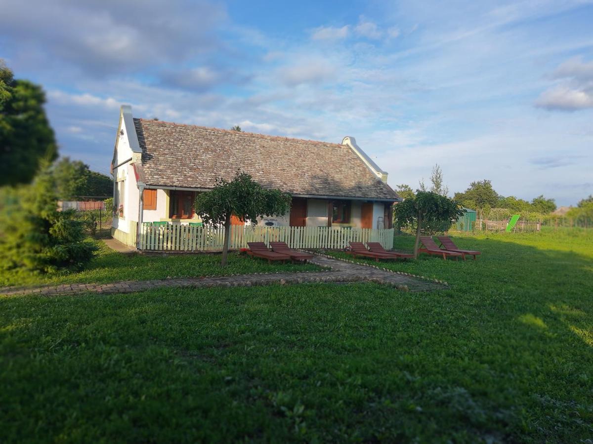 Villa Diiva Curug Eksteriør billede